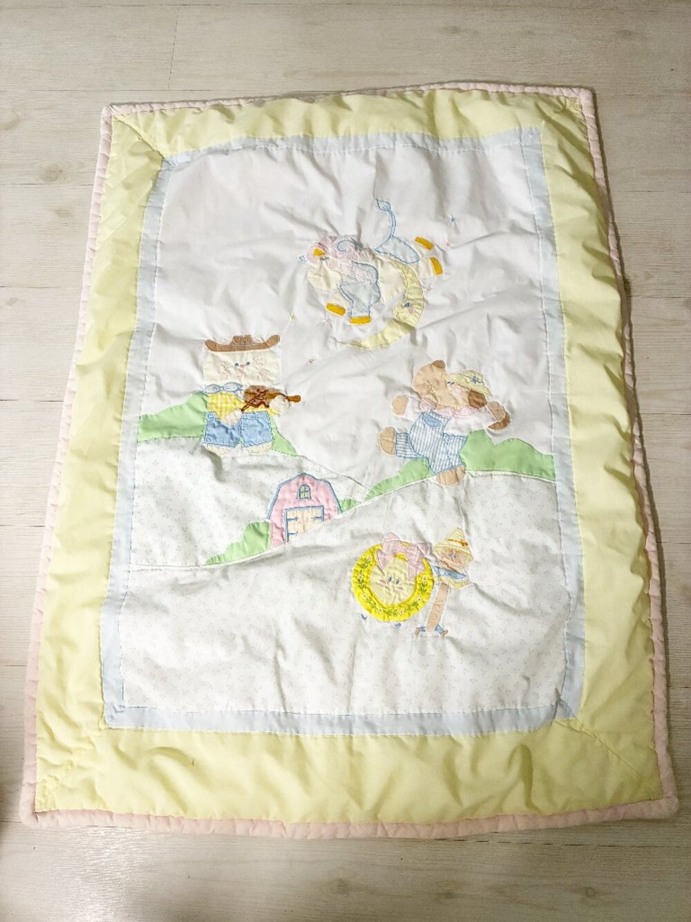 Vintage House of Hatten Hey Diddle Diddle Baby Embroidered Crib Comforter